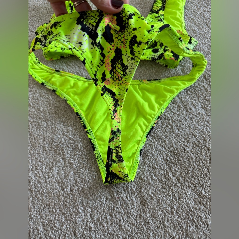 ASOS Neon bikini set - Picture 17 of 17